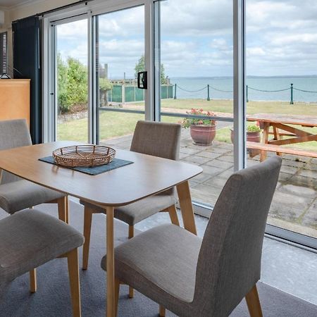 Stanley Village Waterfront Accommodation Bagian luar foto