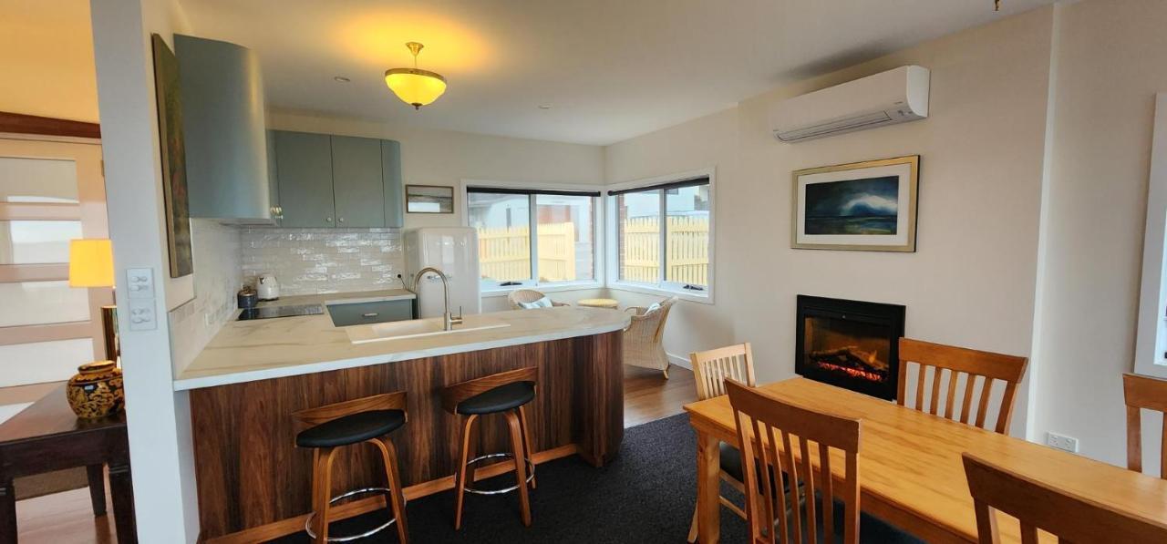 Stanley Village Waterfront Accommodation Bagian luar foto