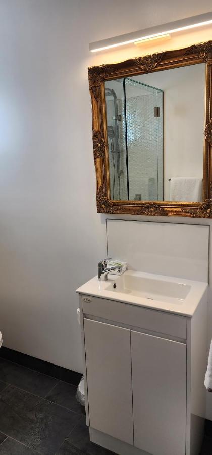 Stanley Village Waterfront Accommodation Bagian luar foto