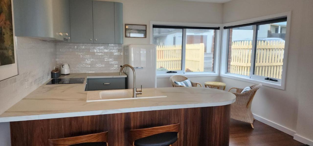 Stanley Village Waterfront Accommodation Bagian luar foto