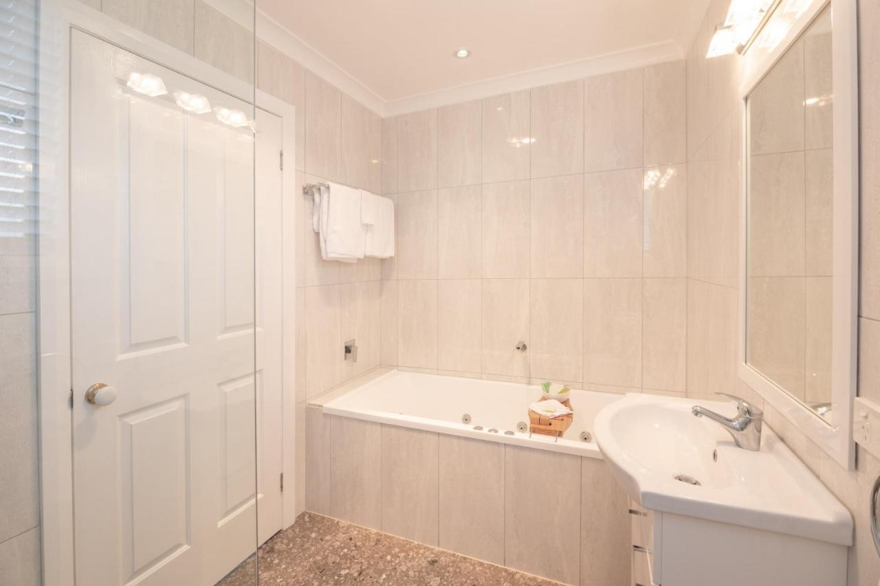 Stanley Village Waterfront Accommodation Bagian luar foto