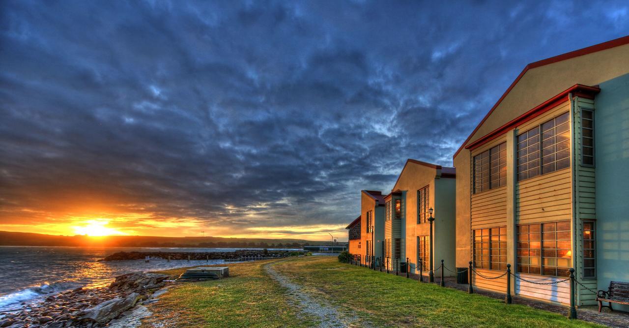 Stanley Village Waterfront Accommodation Bagian luar foto