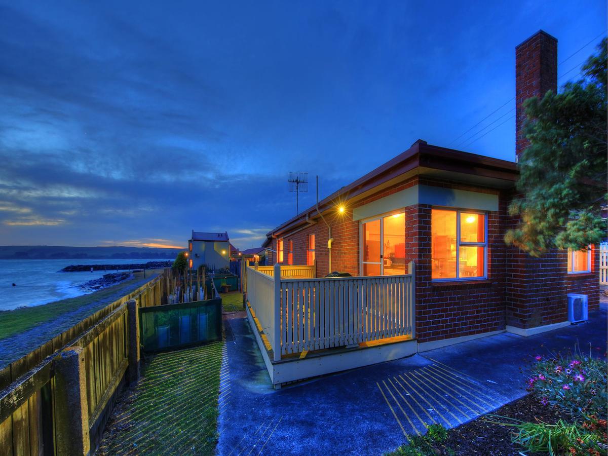 Stanley Village Waterfront Accommodation Bagian luar foto